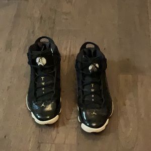 Black and white shoes good condition